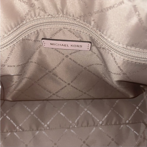 Michael Kors Satchel Crossbody Medium Soft Pink Like New! - Picture 9 of 16